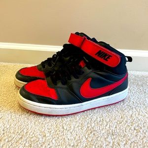 Kids size 5.5 Nike sneakers